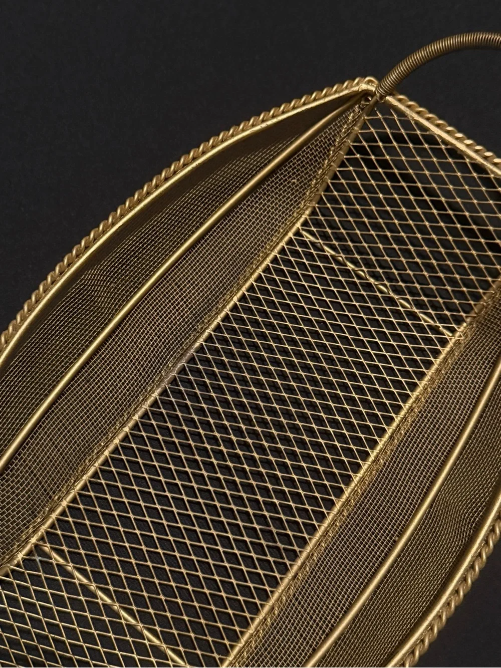 N/A elegant gold